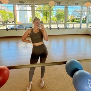 Meet your Posher, Devynn